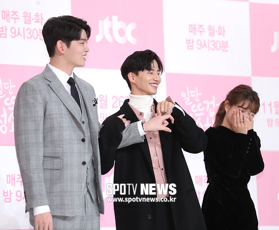 [포토S] 윤균상-송재림, 유정이 옆에 두고 달콤한 브로맨스