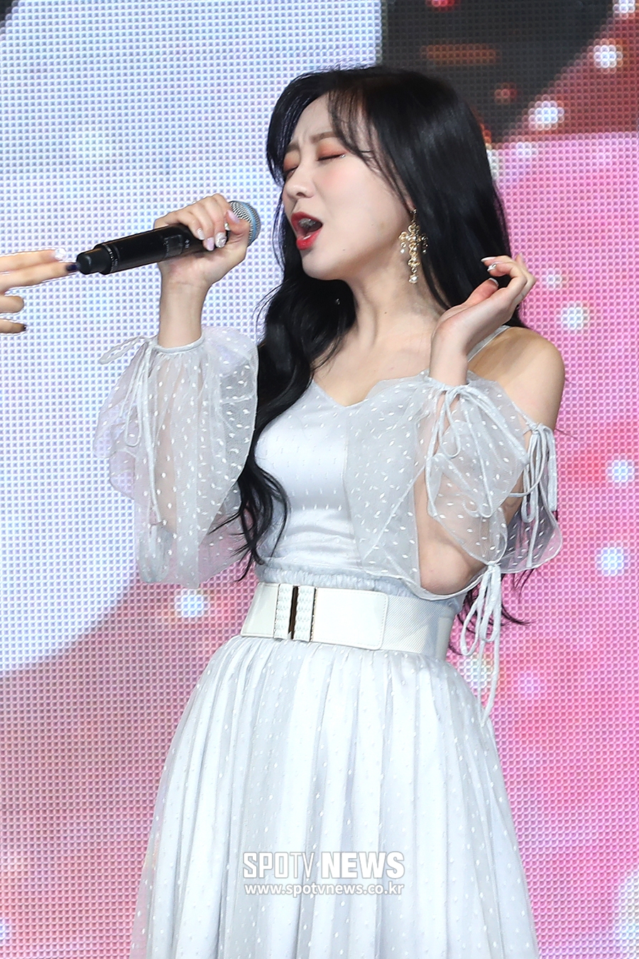 [포토S] 러블리즈 류수정, 예쁘게 열창