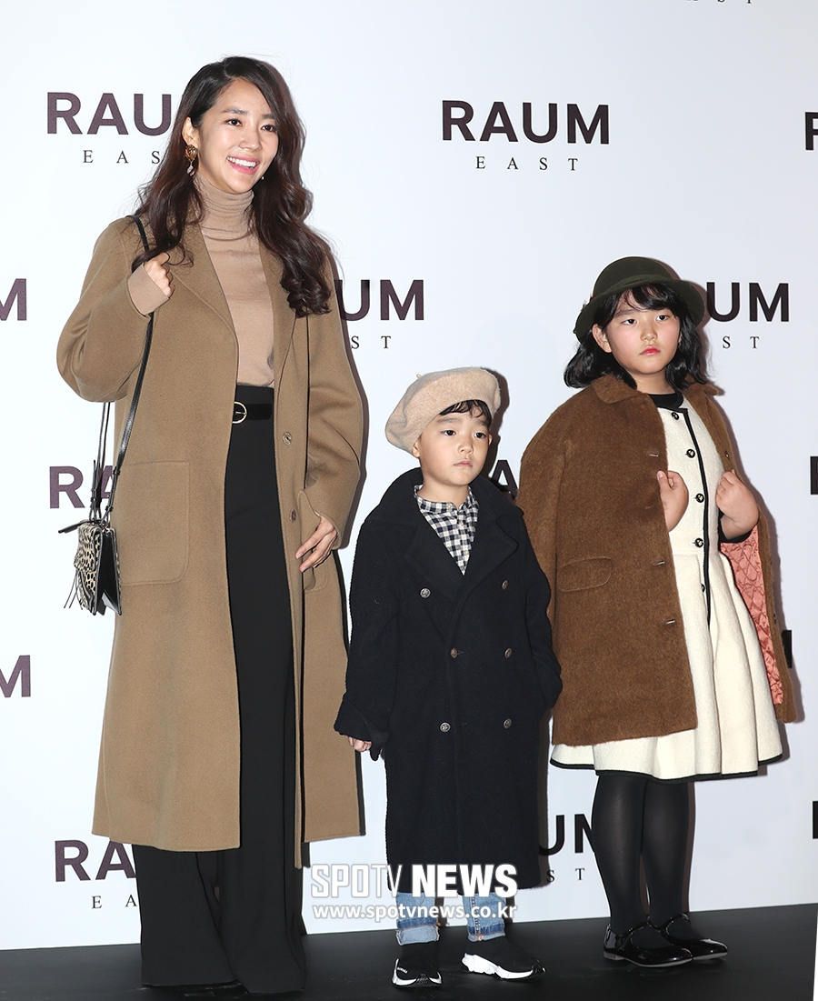 [포토S] 이윤진, '소을-다을이와 함께 왔어요~'