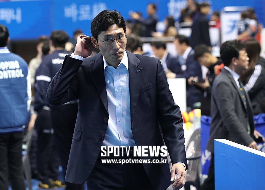 [포토S] 신진식 감독, 패배에 어두운 얼굴