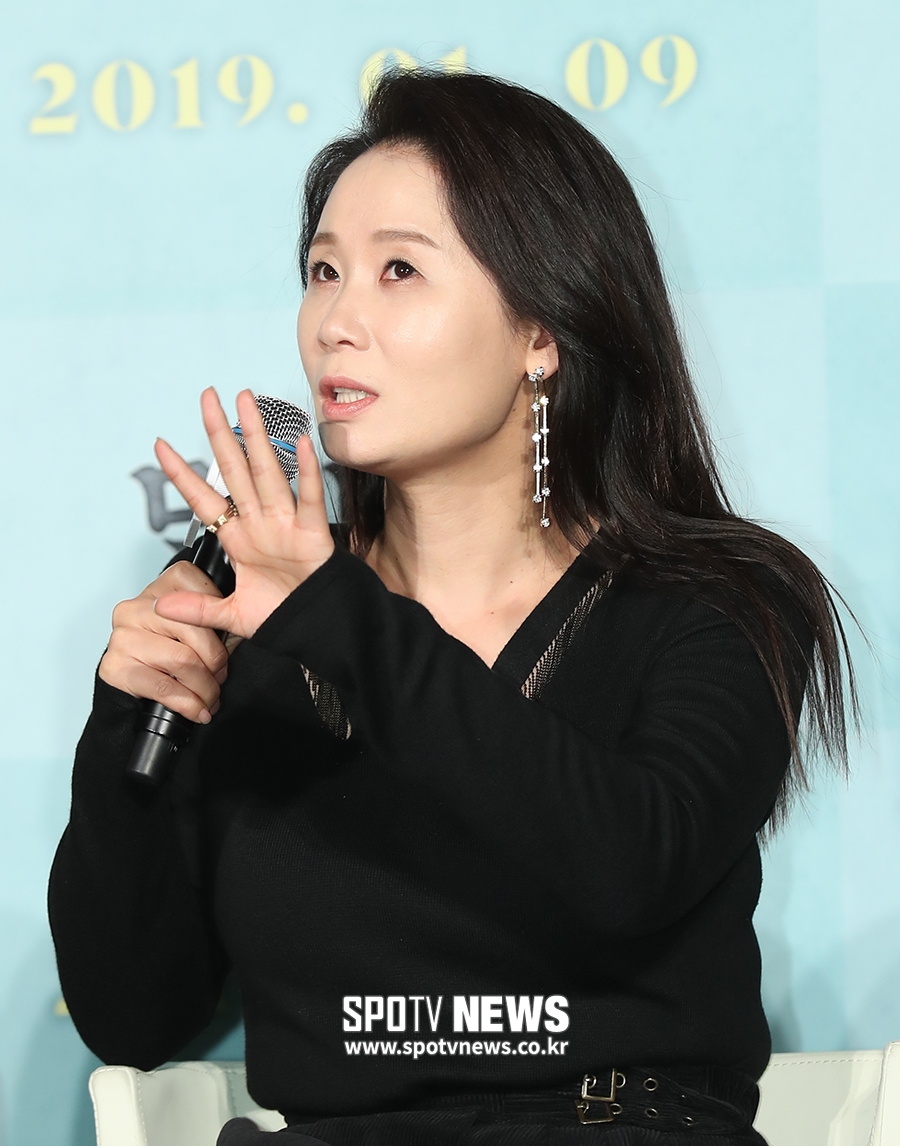 [포토S] 자신의 배역 설명하는 배우 김선영