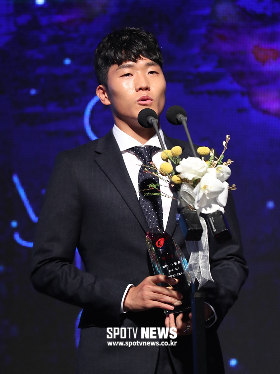 [포토S] 나상호, MVP 수상하며 3관왕