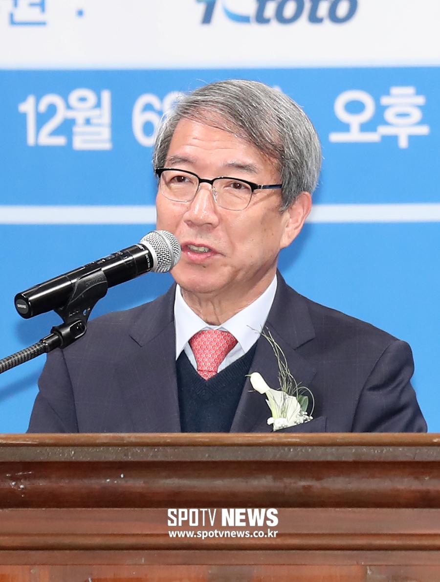 [포토S] 인사말하는 정운찬 커미셔너