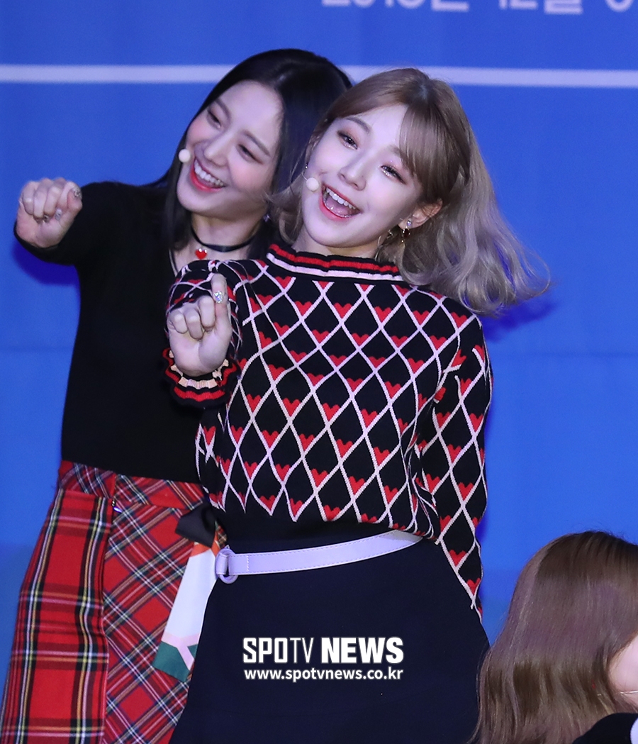 [포토S] 프로미스나인 지헌, 시상식장을 귀엽게