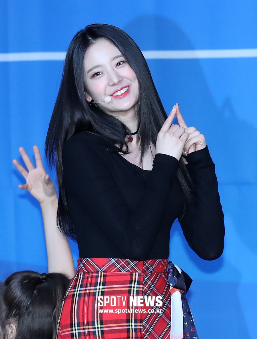 [포토S] 프로미스나인 장규리, 청순 미녀의 깜찍 안무