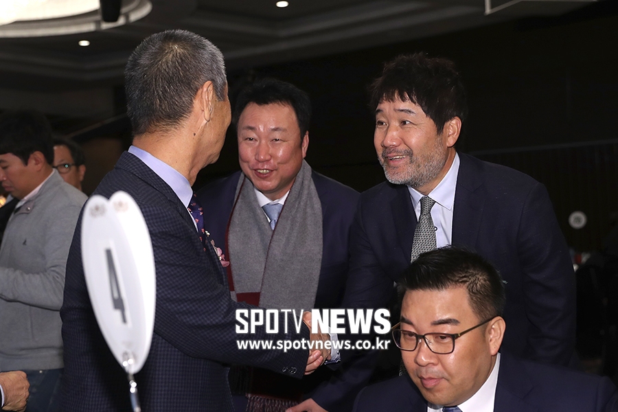 [포토S] 차명석 단장-한용덕 감독, '김성근 감독님 잘 지내셨죠'