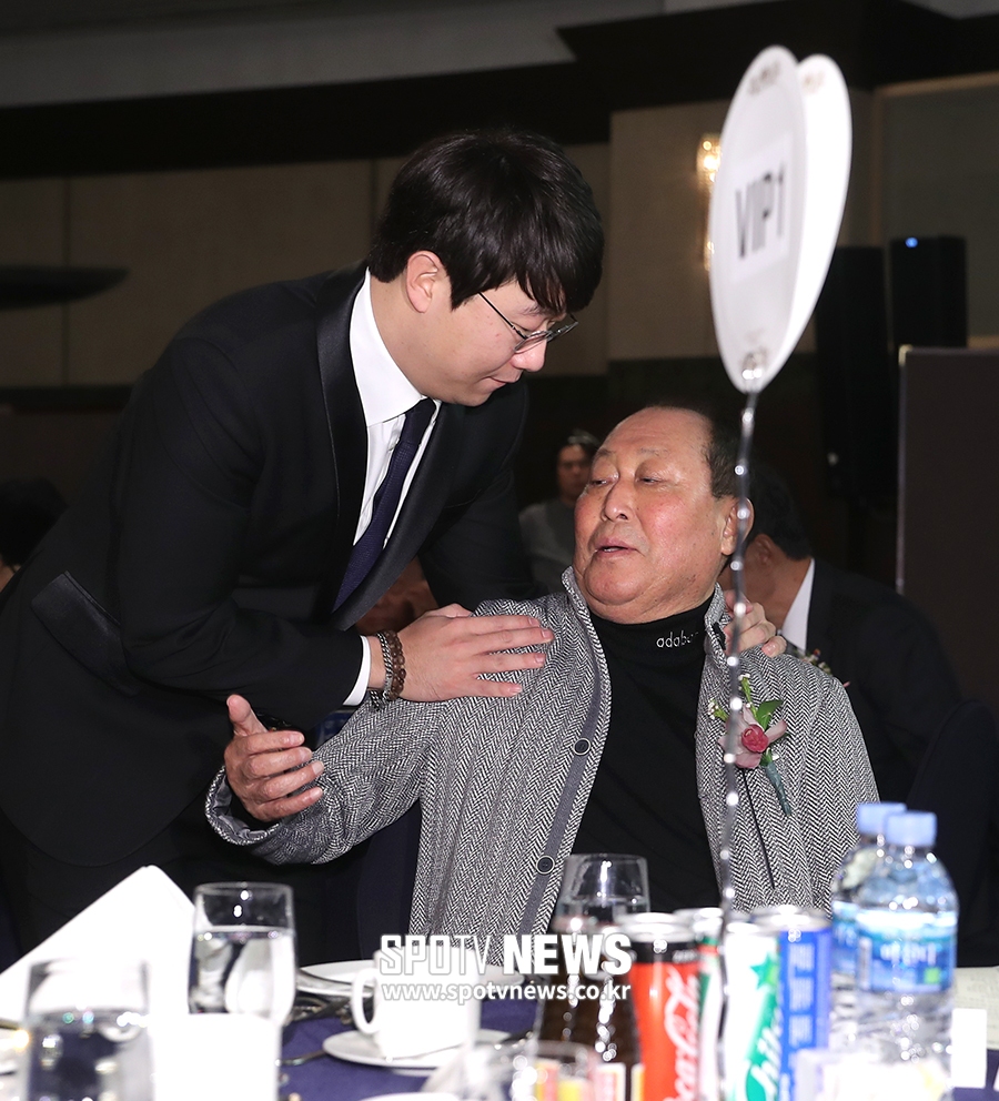 [포토S] 양현종, 김인식 감독에 살갑게