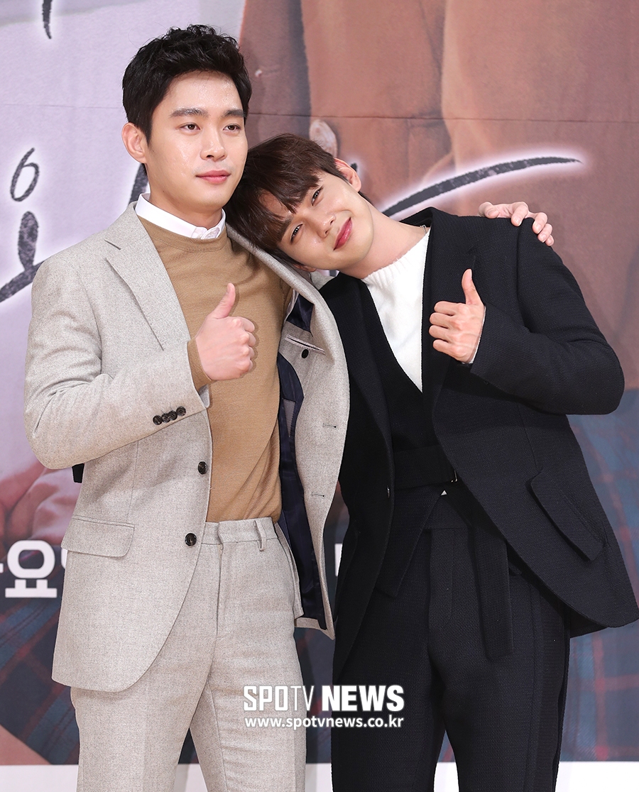[포토S] 유승호, 김동영 품에 아기처럼 안겨