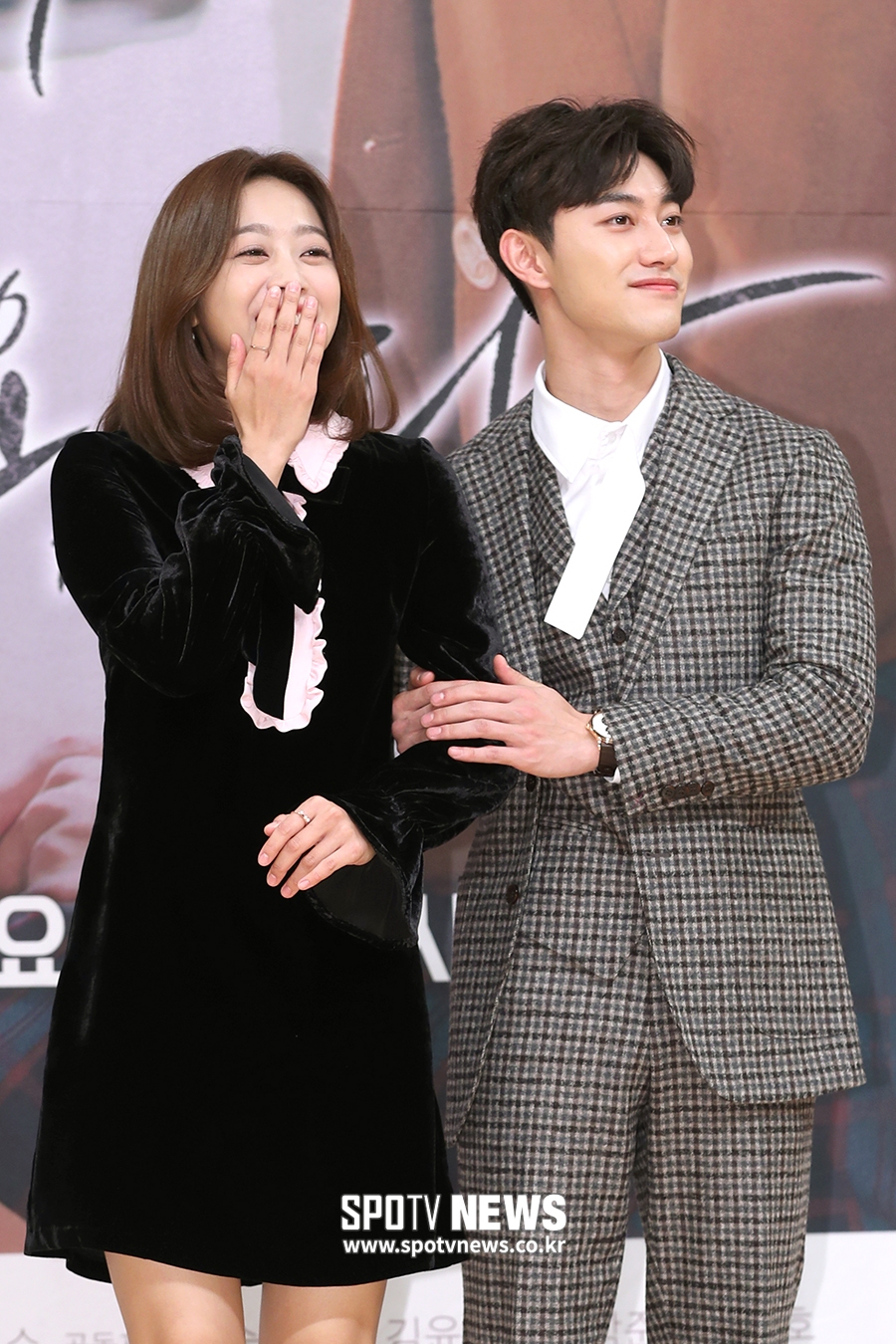 [포토S] 조보아, 곽동연의 과감한 스킨십에 깜짝!