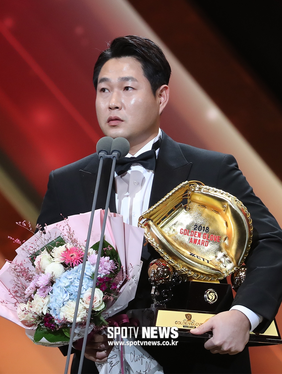 [포토S] GG 양의지, 영혼의 배터리 니퍼트 생각하며 뜨거운 눈물