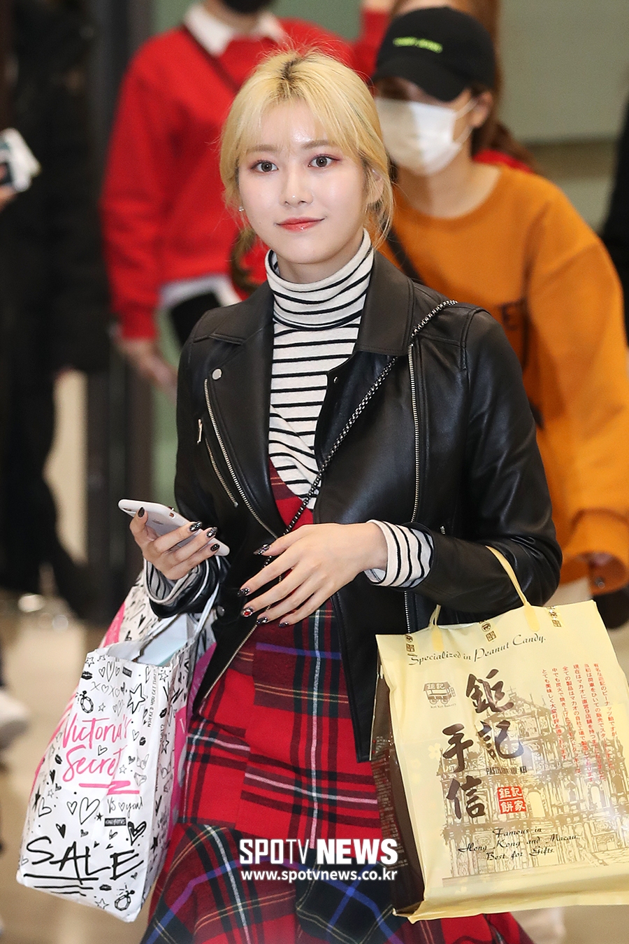 [포토S] 모모랜드 제인, 라이더재킷으로 완성한 공항패션