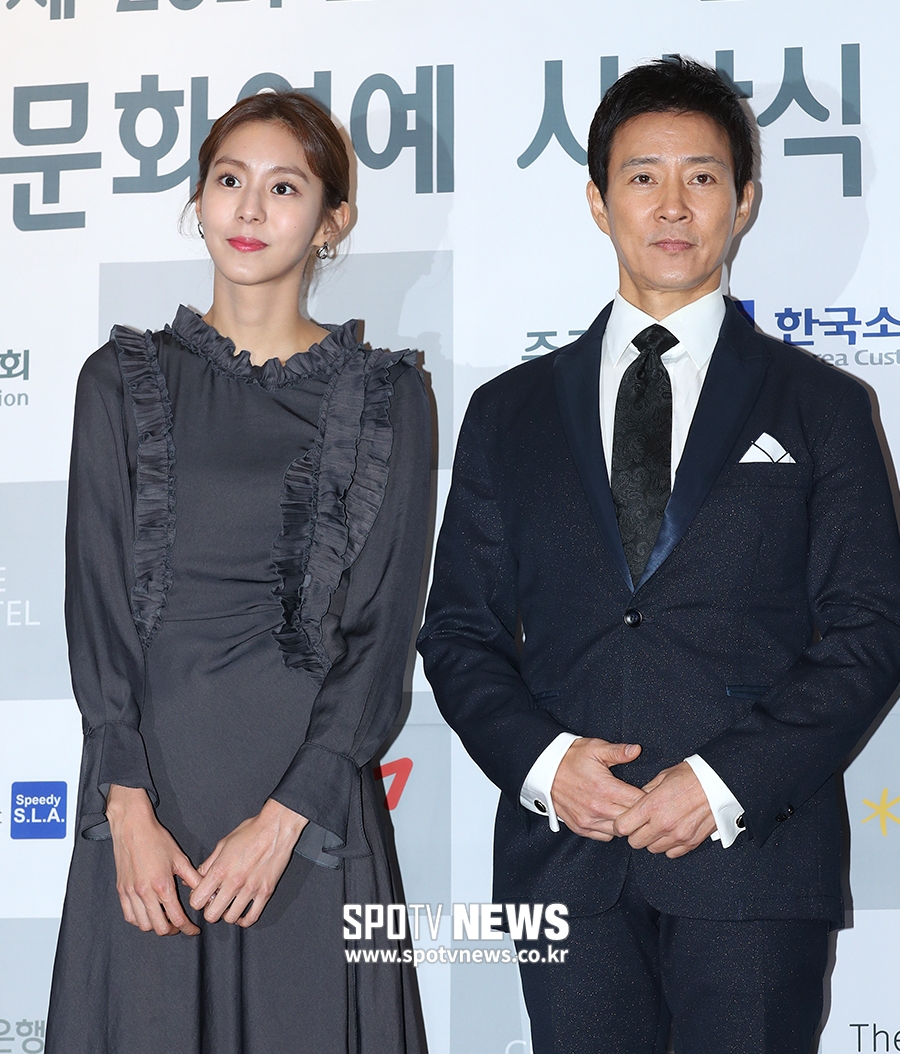 [포토S] 유이-최수종, '도란이 아빠랑 시상식 왔어요!'