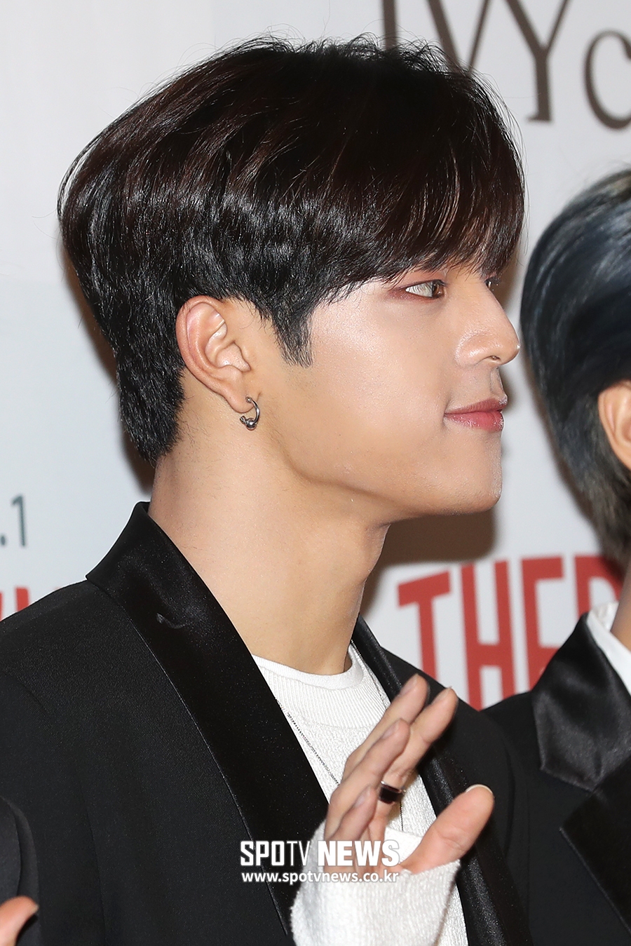 [포토S] 스트레이키즈 우진, 명품 콧날 빛나는 각도