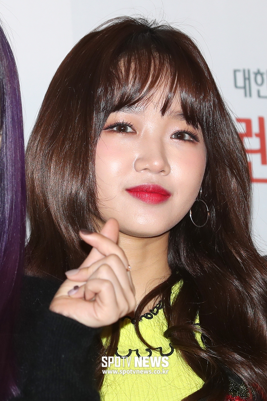 [포토S] 위키미키 최유정, 매혹적인 레드립