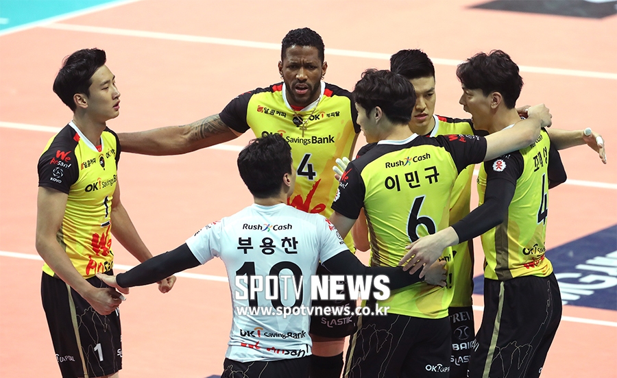 [포토S] 득점 기쁨 나누는 OK저축은행