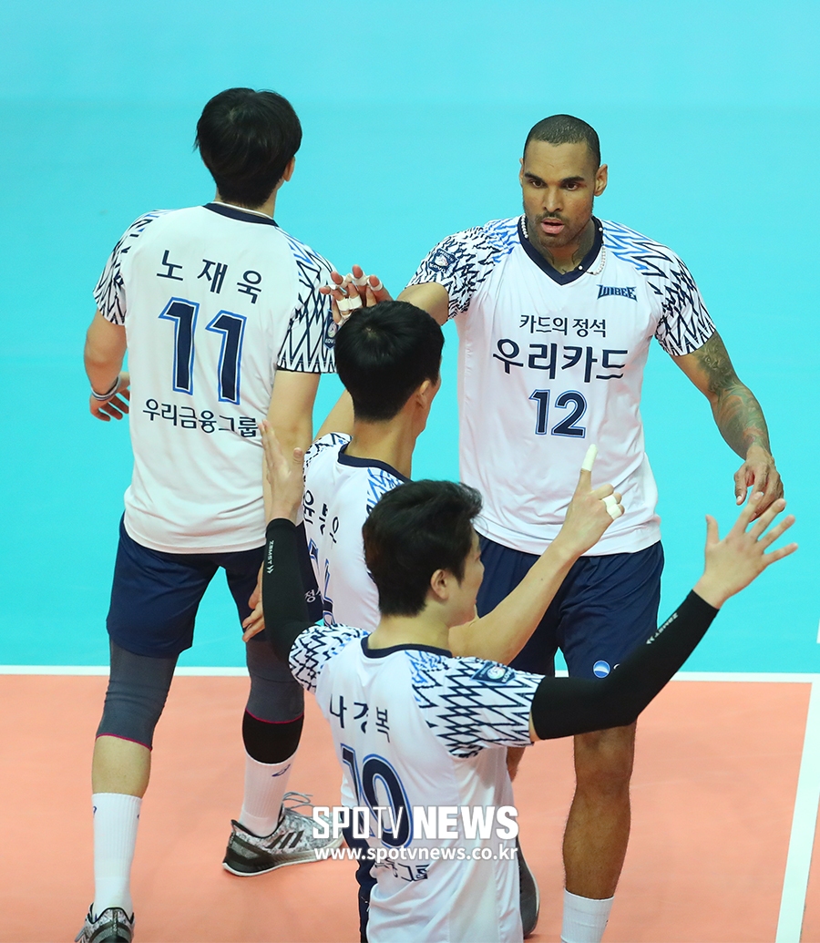 [포토S] 우리카드, OK저축은행 잡고 4위 도약