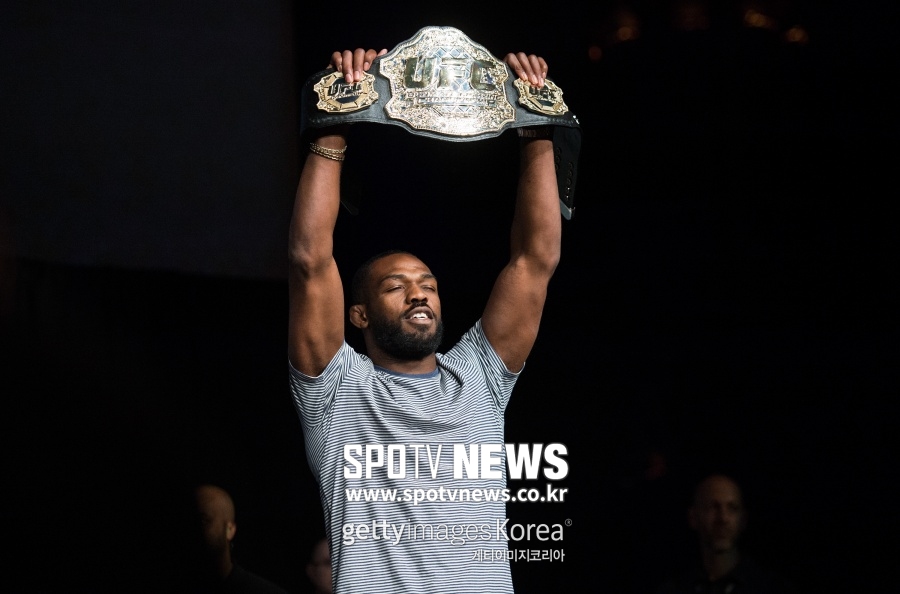 [UFC] "16승 모두 떳떳해"…엉뚱한 증거 내민 존 존스