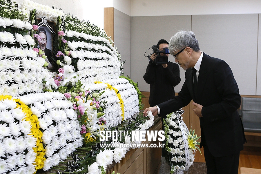 [포토S] 고 전태관 빈소 찾은 김종진