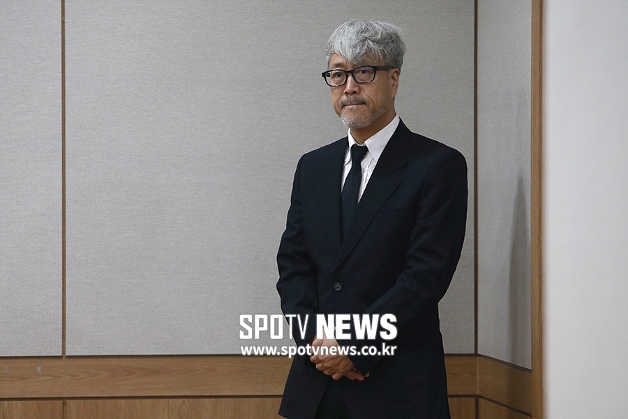 [포토S] 고 전태관 빈소 지키는 김종진