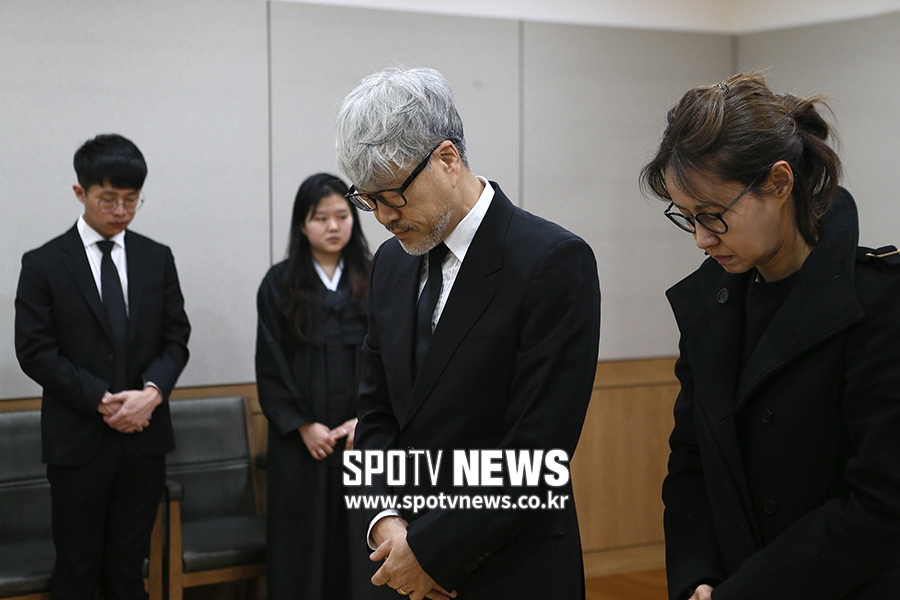[포토S] 고 전태관 빈소 찾은 김종진-이승신 부부
