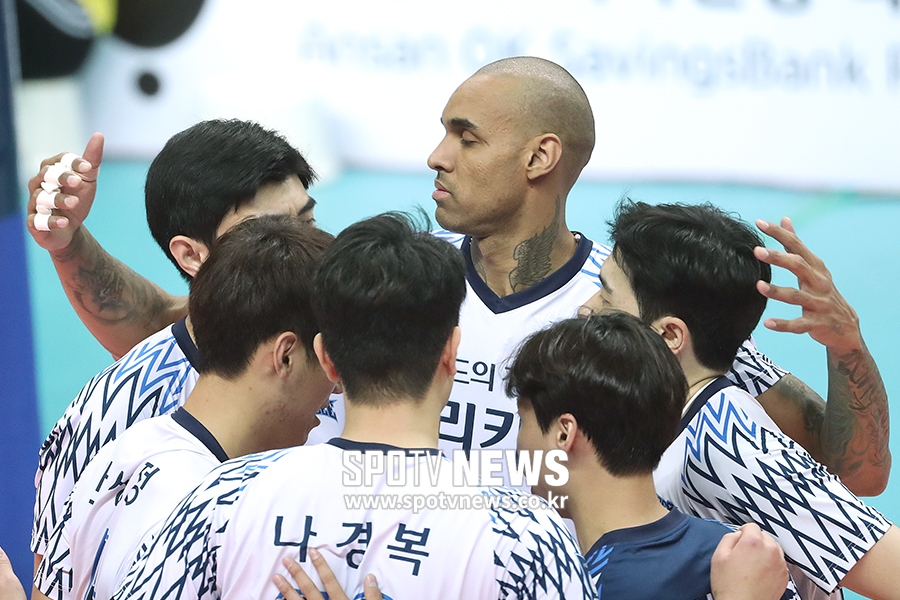 [포토S] 아가메즈, 우리카드 3위 도약 이끈 리더십