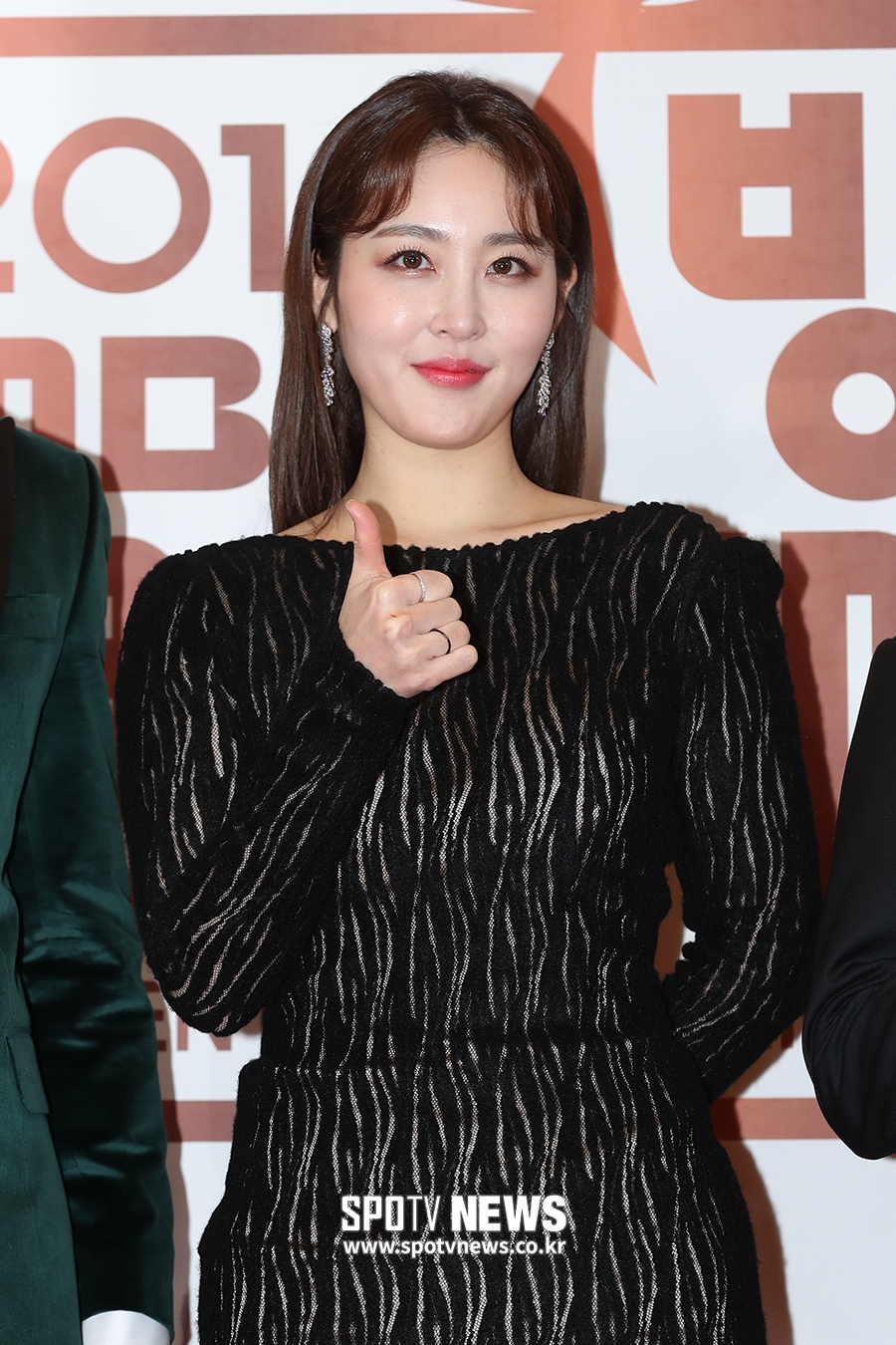 [포토S] 신아영 아나운서, 미모가 엄지 척!