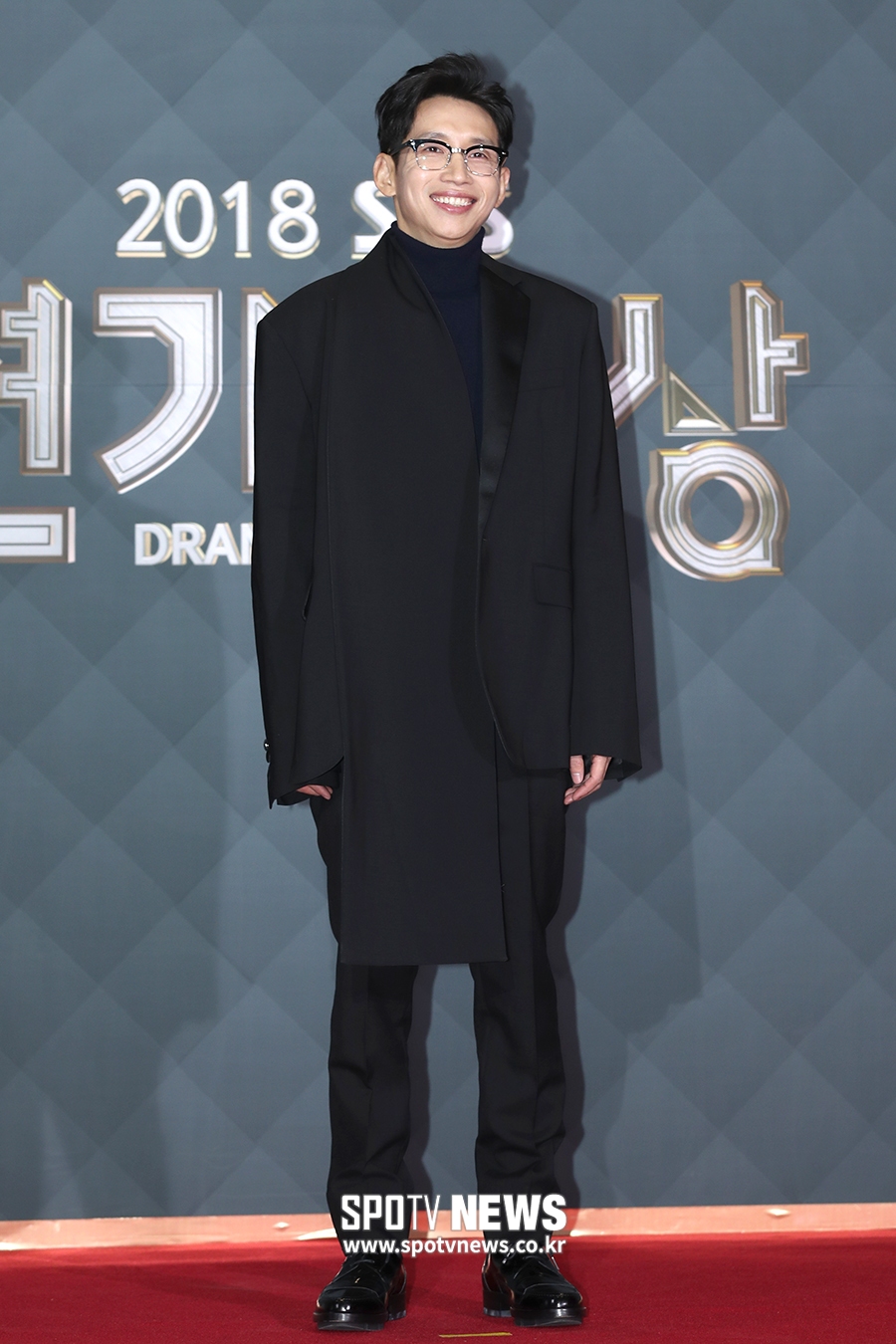 [포토S] 봉태규, 패셔니스타다운 언밸러스컷 재킷