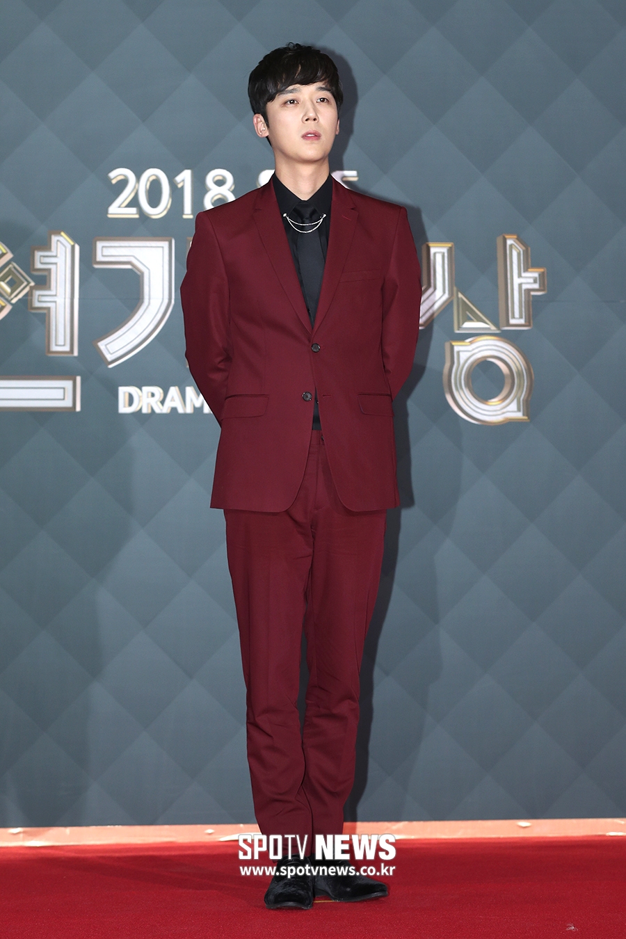 [포토S] 윤종훈, 버건디 슈트