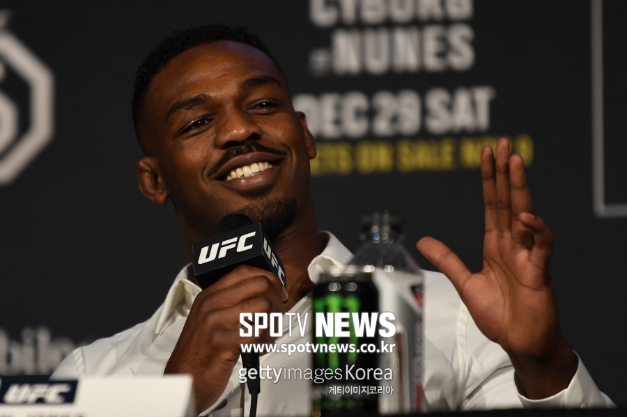 [정오의 UFC] 존 존스 "내가 거짓말탐지기도 속일 수 있다고?"