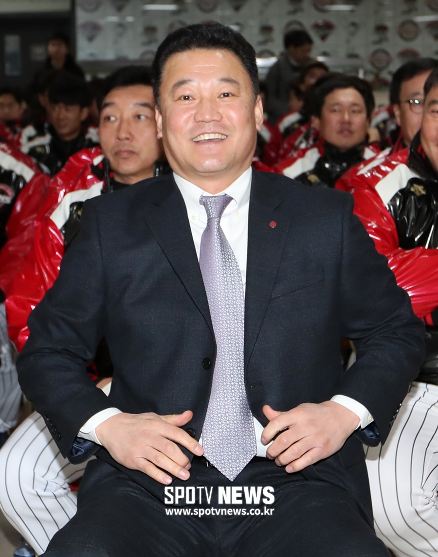 한화 코칭스태프 보강…송구홍 육성총괄, 다나베 1군 타격