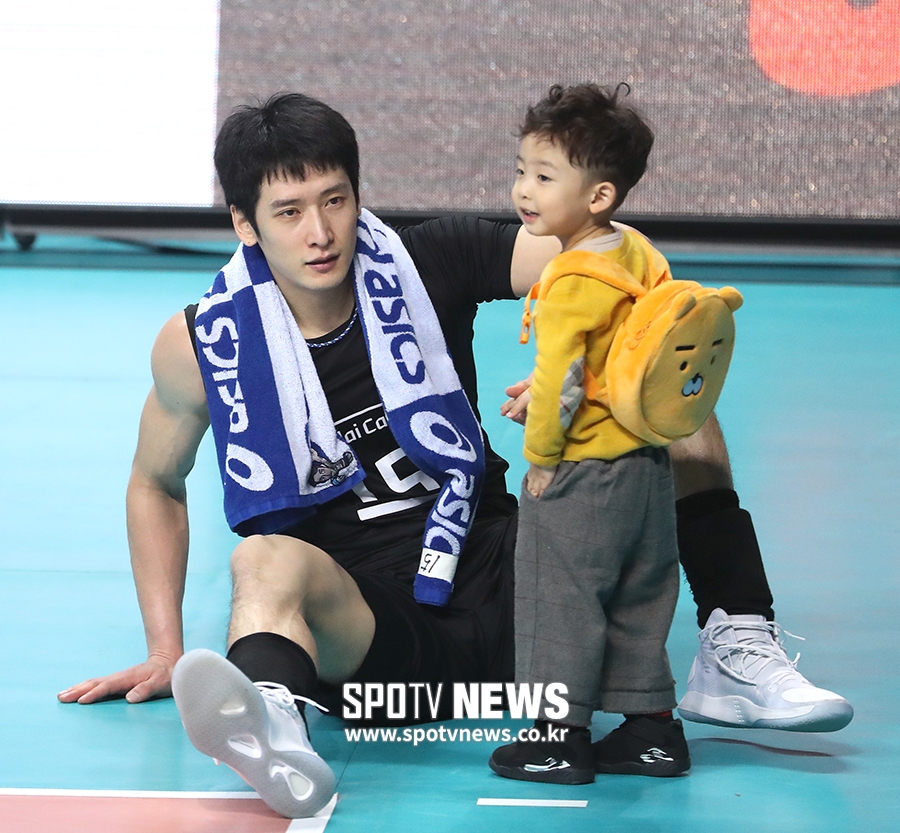 [포토S] 문성민, 귀여운 아들과 승리 기쁨 만끽!