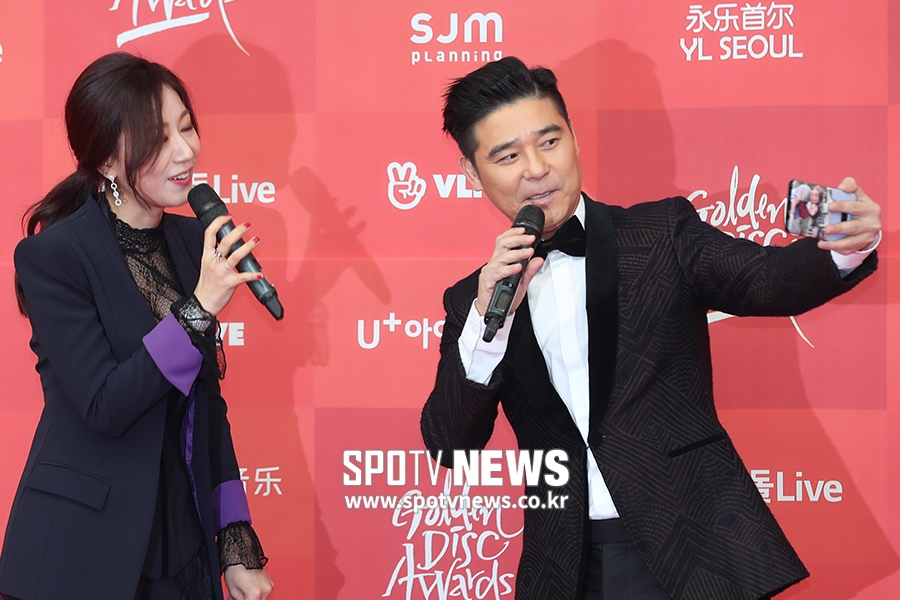 [포토S] 임창정, 포토월에서 개인 방송중!