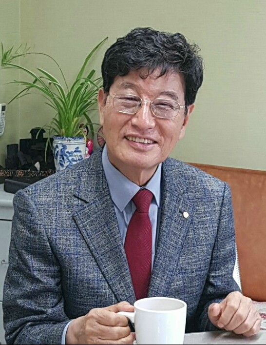 거장 조운파 ‘혼밥 문화’개선 이색가요 '밥 먹으러 갑시다' 화제