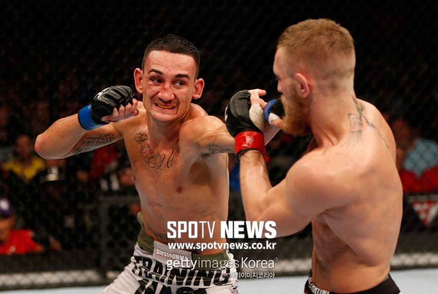 [정오의 UFC] "디아즈 닮은 할로웨이, 펀치로 맥그리거 잡는다"