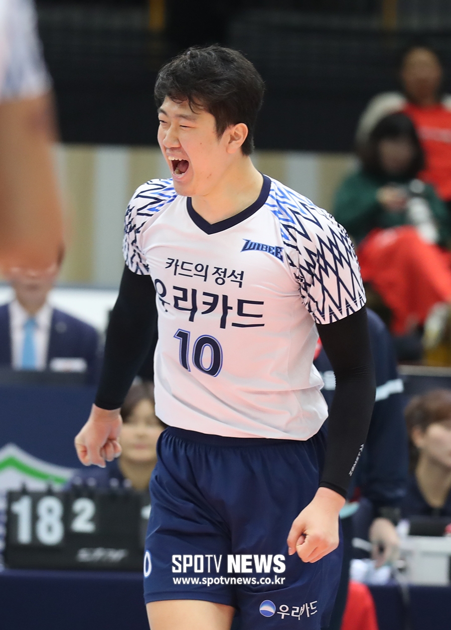 [포토S] 블로킹 득점 올리고 환호하는 나경복