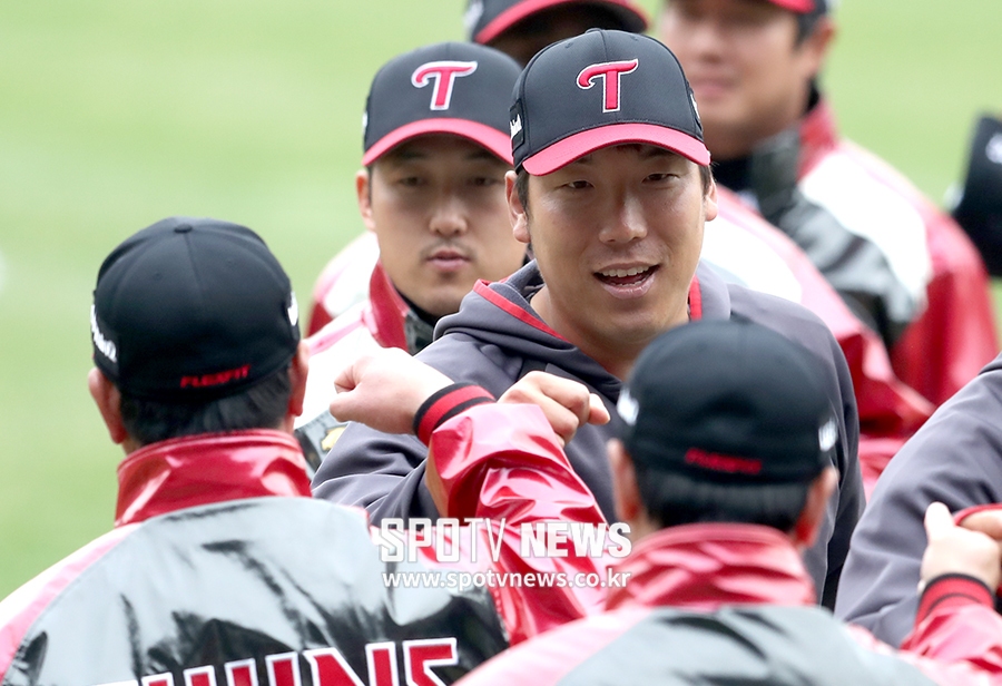 [일문일답] LG 김현수 "타격왕 얻어걸렸다는 말 마음 아팠다"