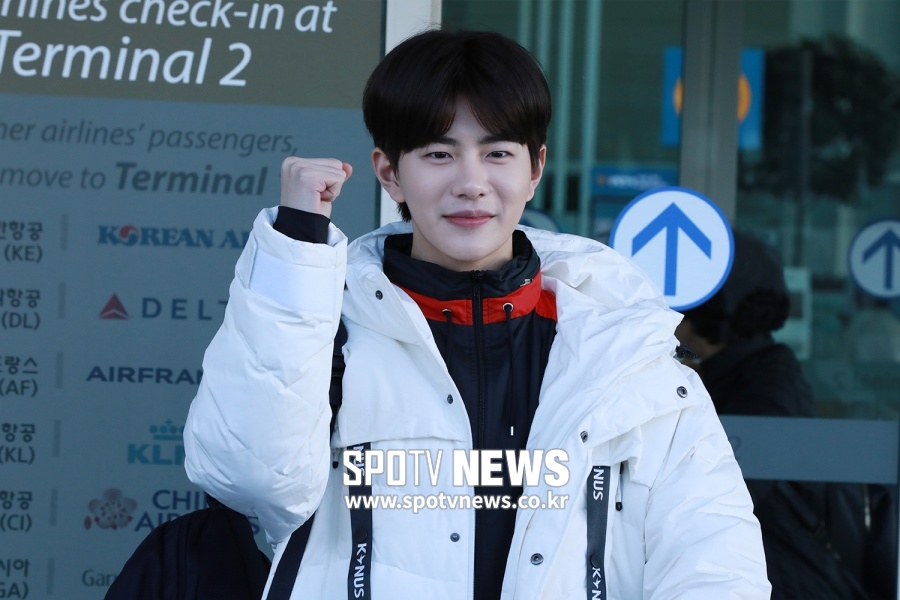 [포토S] 골든차일드 보민, 파이팅은 힘차게