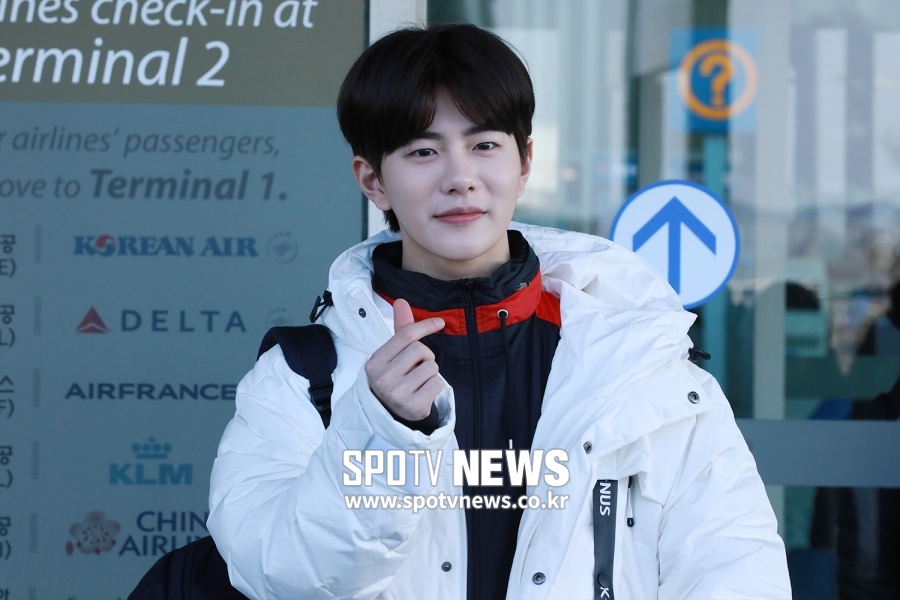 [포토S] 골든차일드 보민, 하트는 사랑스럽게