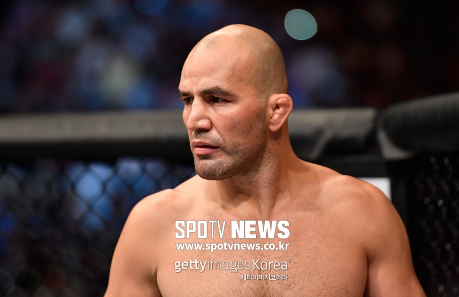 [UFC] 타이슨 동경하던 불법체류자…"마흔, 싸움이 달라지는 나이"