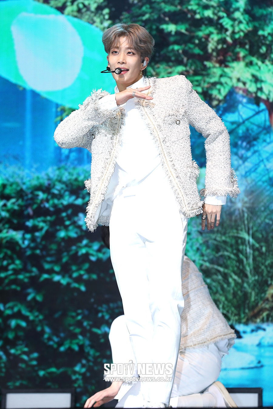 [포토S] 아스트로 MJ, 숲속에서 뿅!
