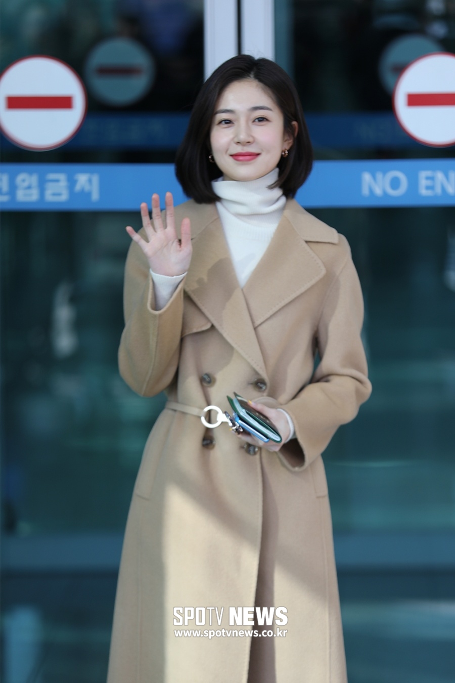 [포토S] 백진희, 배우의 손인사
