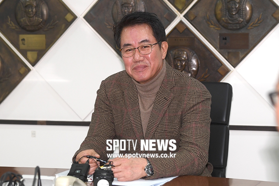 [포토S] 김시진 기술위원장, '감독 선임, 매뉴얼 대로'