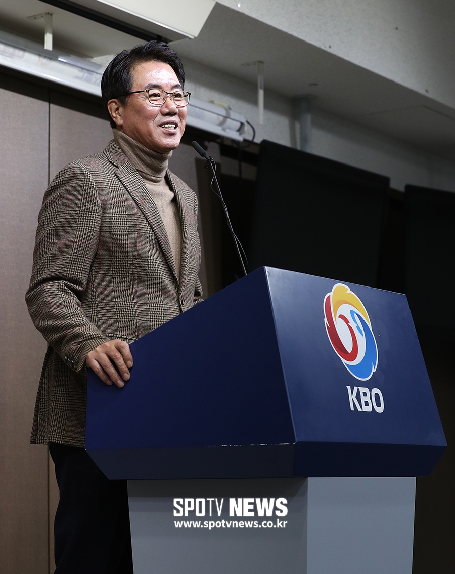 [포토S] 김시진 기술위원장, "1월 내에 감독 선임할 것"