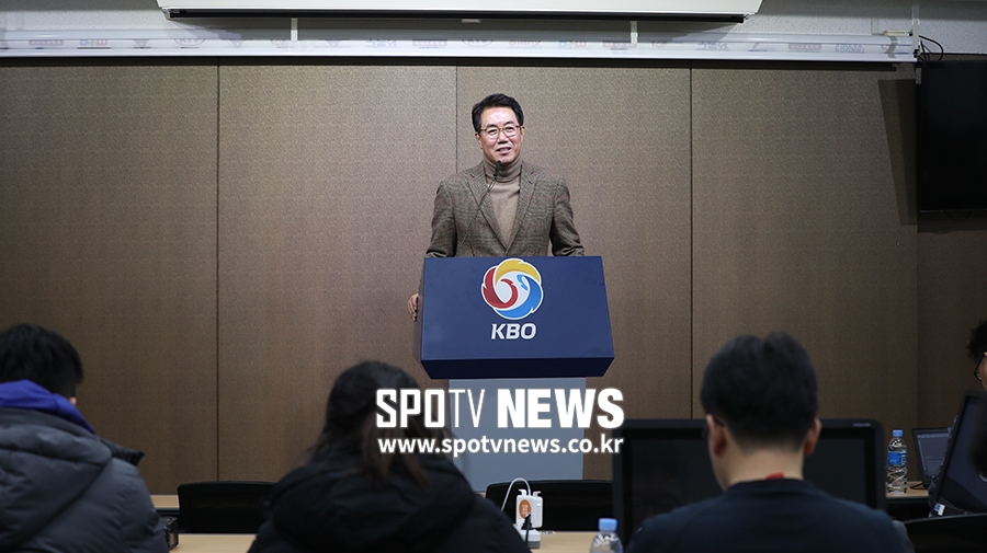 [포토S] 김시진 기술위원장, '감독 후보 압축 아직, 다음주에 윤곽'
