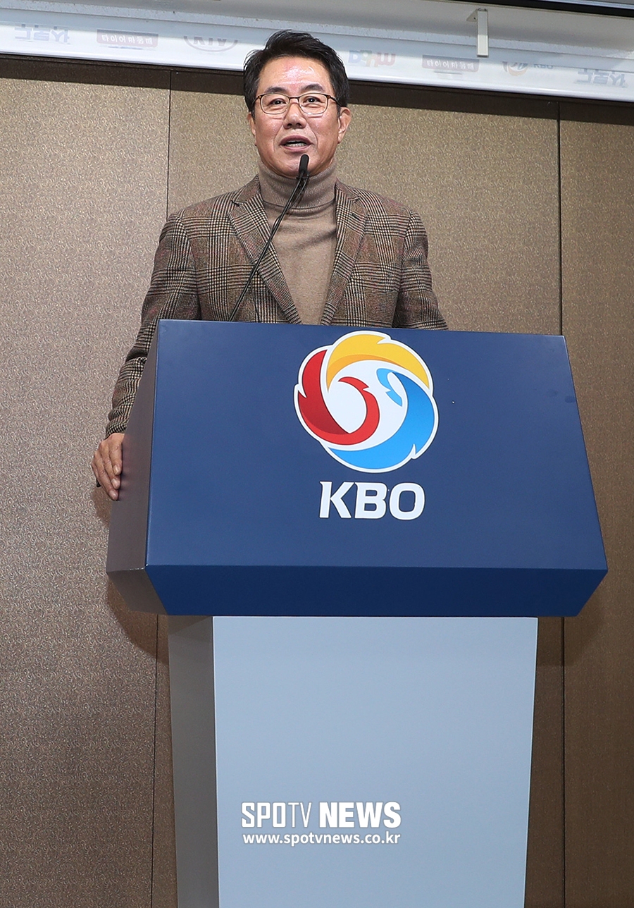 [포토S] 김시진 기술위원장, 감독 후보군 검토중