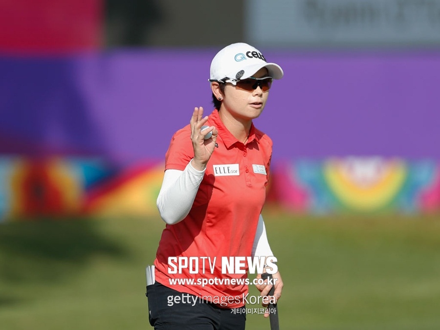지은희, LPGA 투어 개막전 1R 공동 선두…이미림 공동 5위