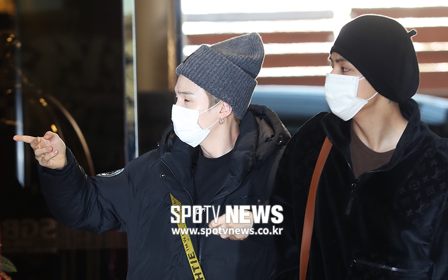 [포토S] 방탄소년단 슈가-뷔, '저기로 가면 되나?'