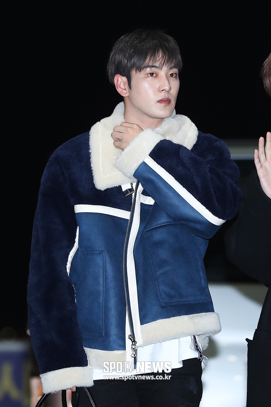 [포토S] 뉴이스트W 백호, 빛나는 섹시 산적