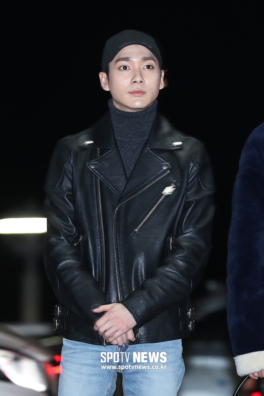[포토S] 뉴이스트W 아론, 라이더재킷 공항패션