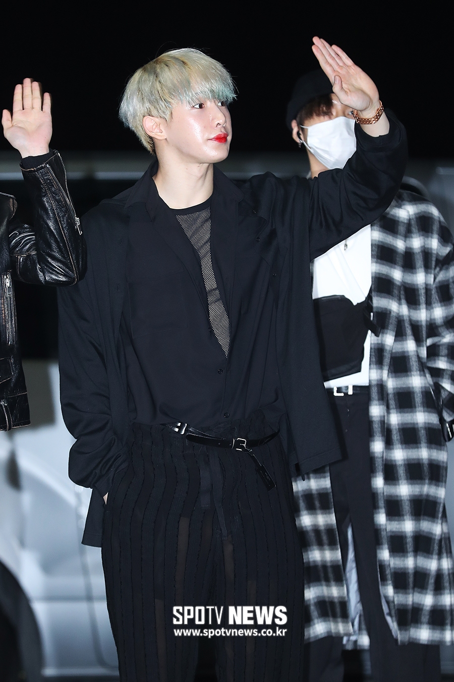 [포토S] 몬스타엑스 원호, '상하의 시스루는 처음이지?'